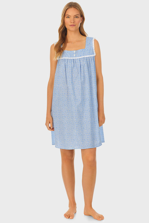 A lady wearing blue short gown with white pattern